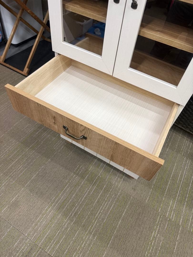 【美品】ニトリ　フレンチカントリー調キャビネット　(キャビネットW131)