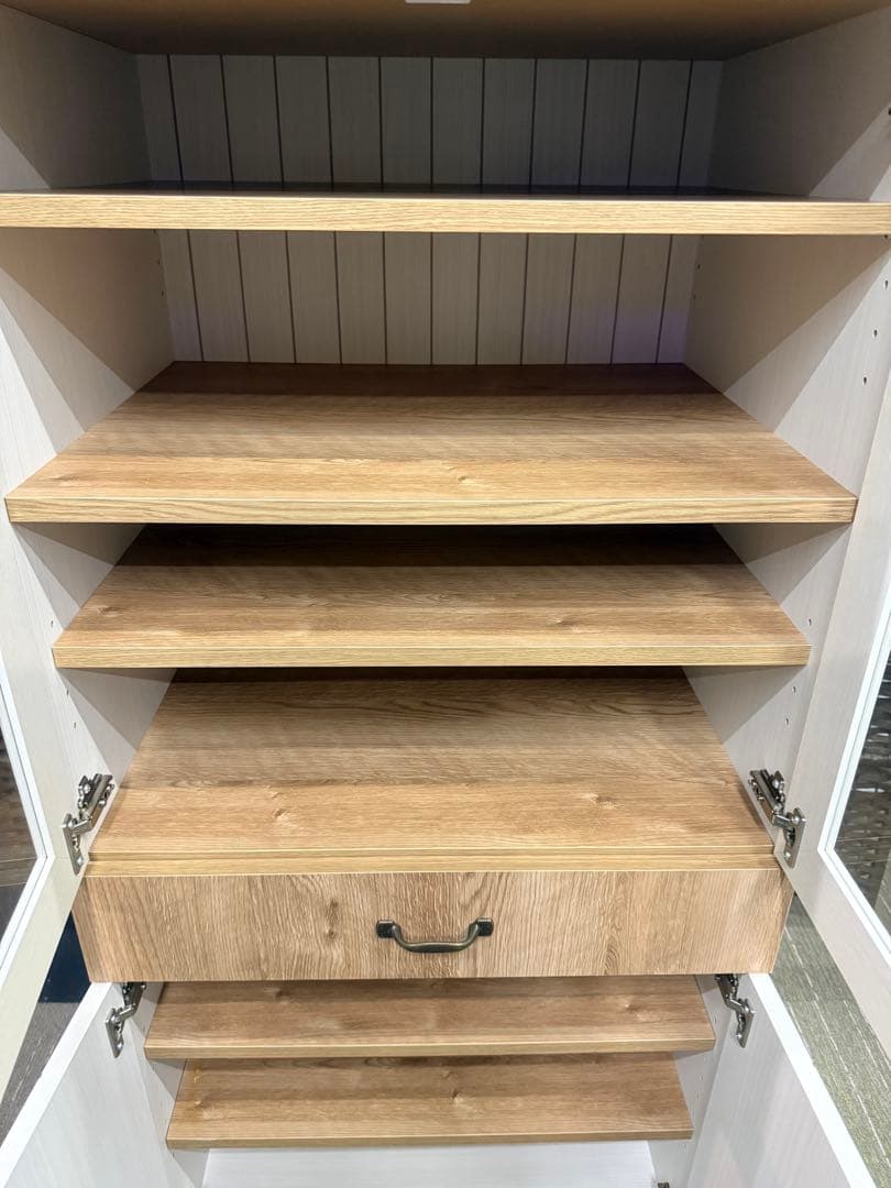 【美品】ニトリ　フレンチカントリー調キャビネット　(キャビネットW131)