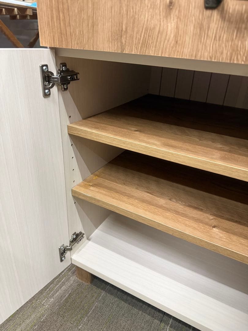 【美品】ニトリ　フレンチカントリー調キャビネット　(キャビネットW131)