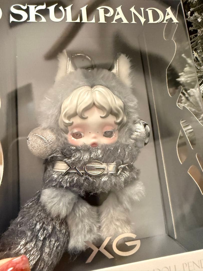 片岡球子作「寒牡丹」七宝額