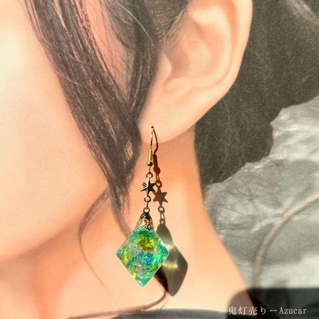 光を纏う星雫 ― 琉球ガラスとフローライト色のアシンメトリーピアス（両耳）