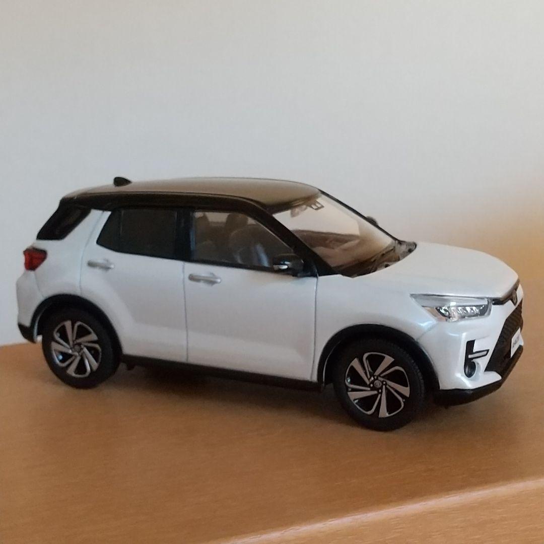 ディーラー非売品】トヨタ ライズ カラーサンプル 白黒 ツートンカラー