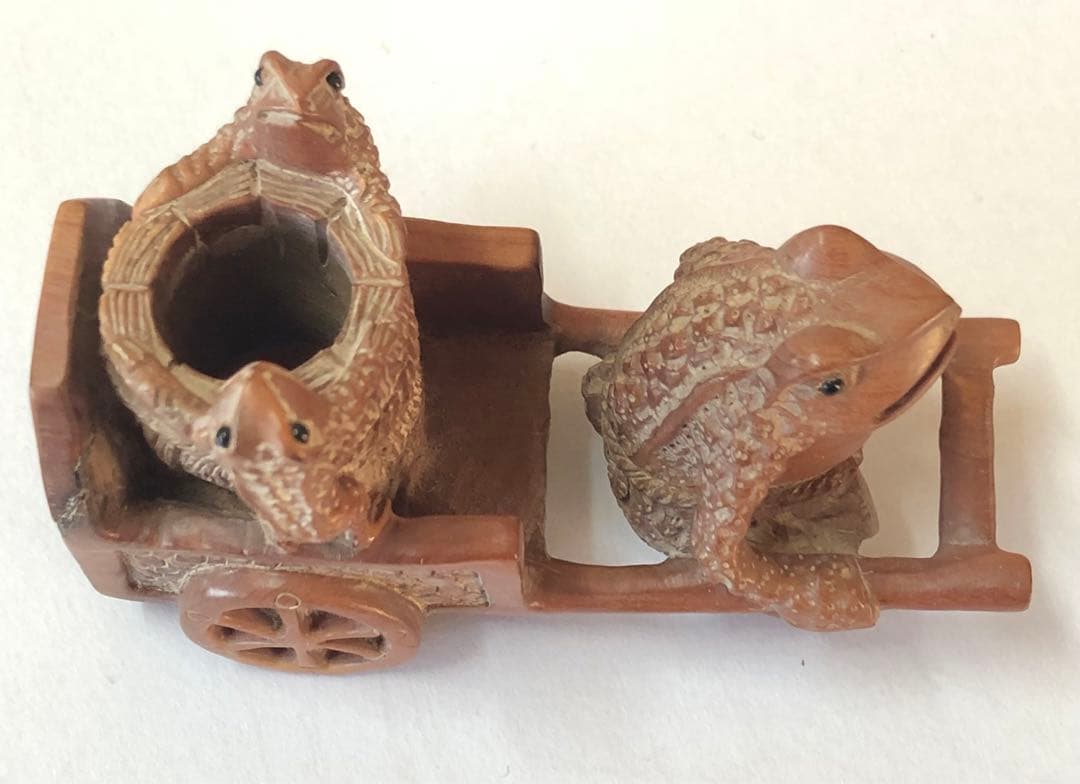 カエル車アンティークオブジェ小物入り透かし彫り蛙現品無料発送です