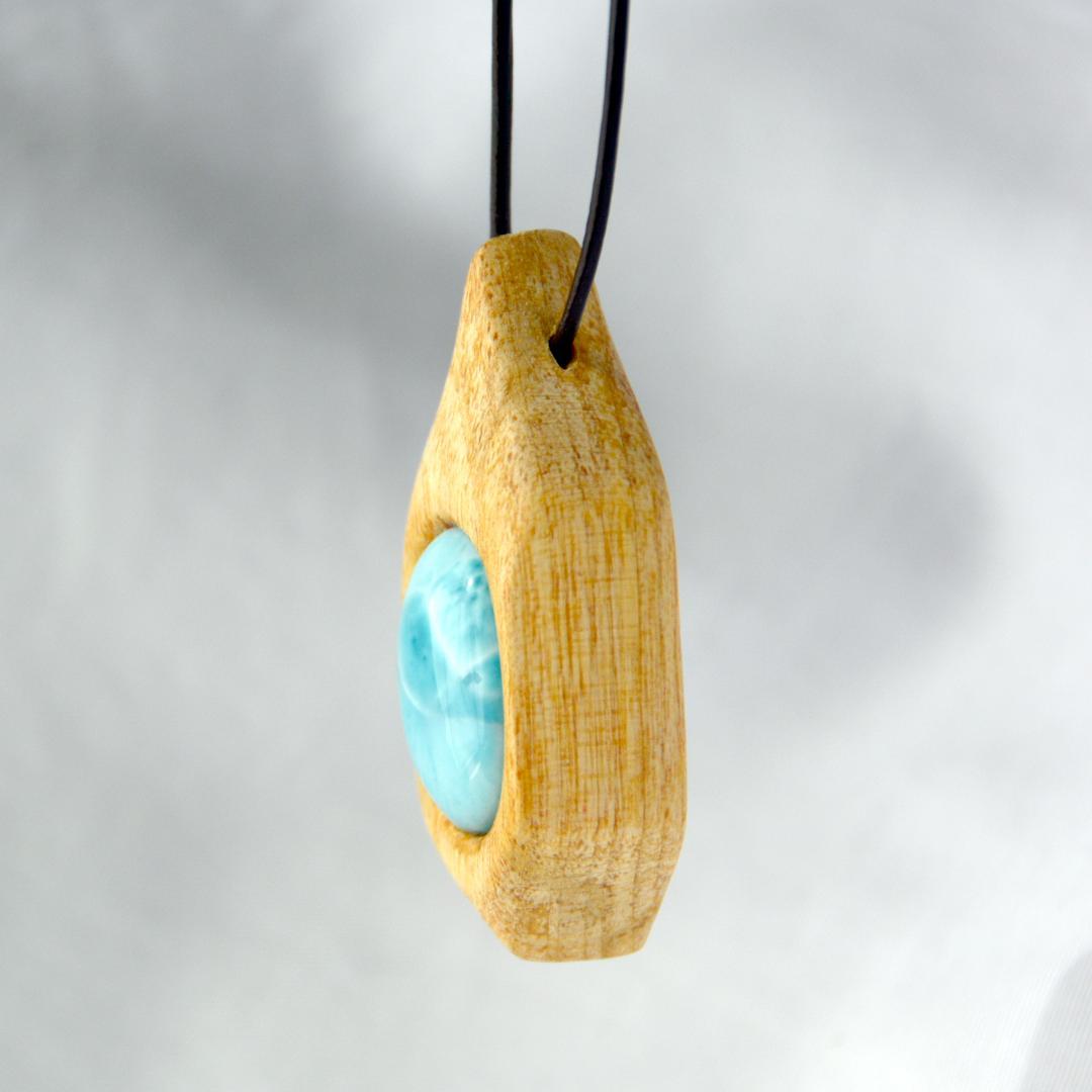 ”聖なる木”パロサント　ネックレス　＊＊　ラリマー・ワイルーロの実　５０２