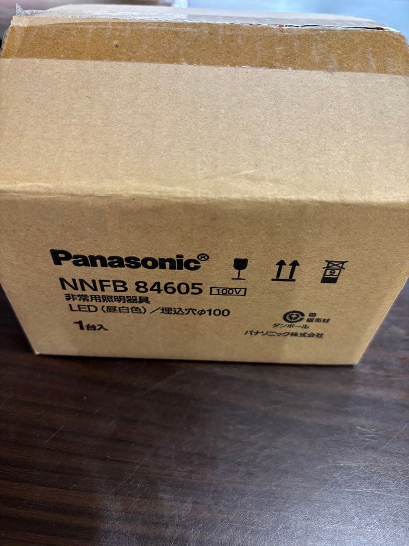 Panasonic NNFB 84605 非常用照明器具　LED（昼白色）