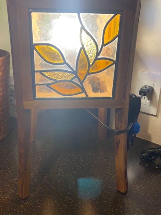 ステンドグラス　卓上ライト