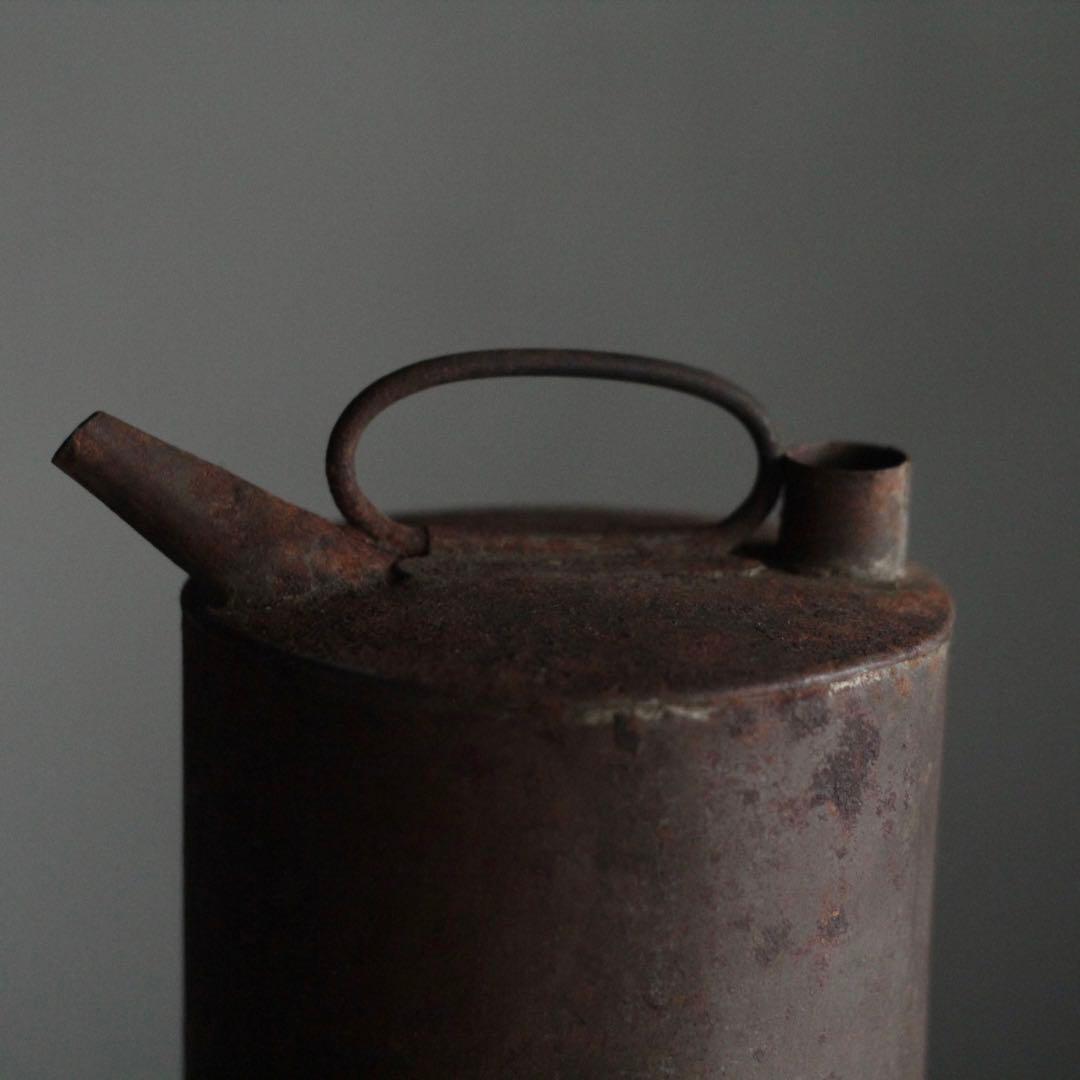 錆びた 鉄あるいはブリキ 水注 古道具 アンティーク オブジェ