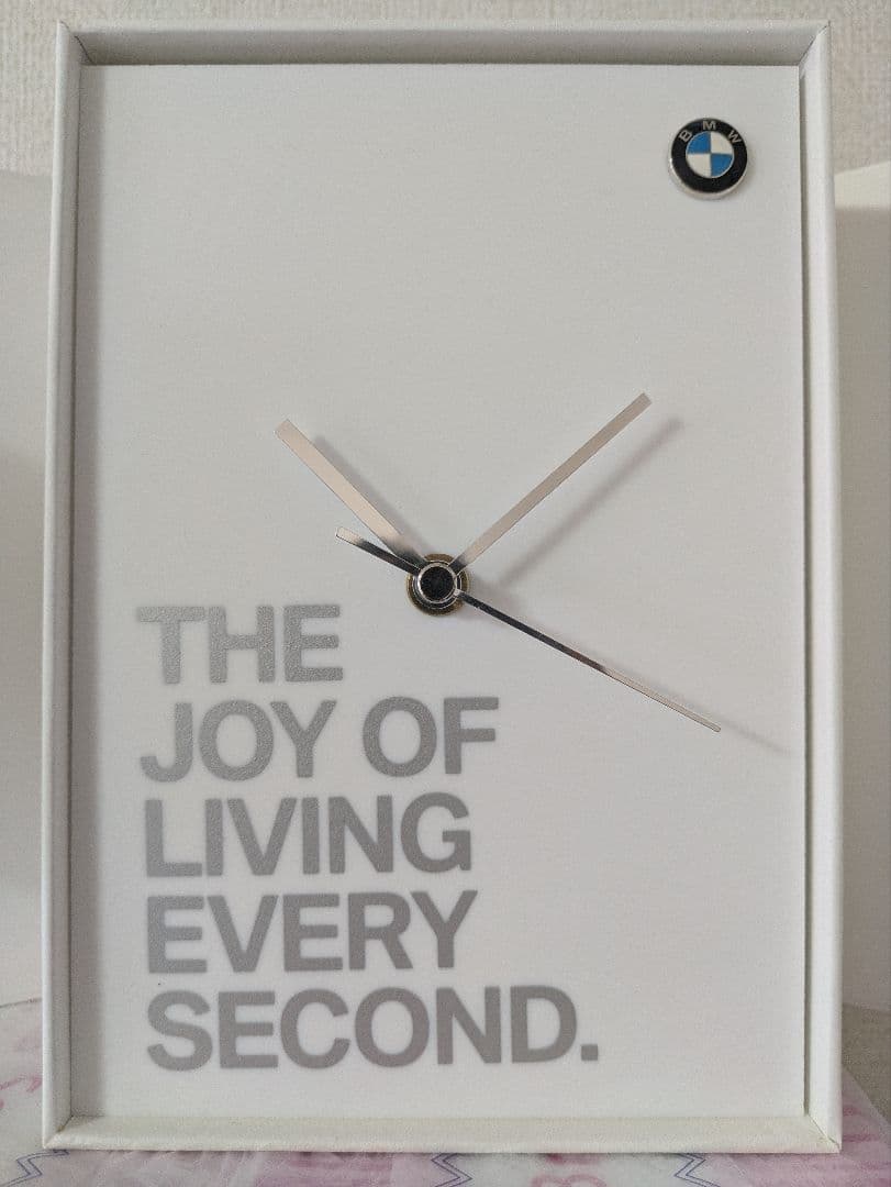 BMW 置物時計 THE JOY OF LIVING EVERY SECOND.