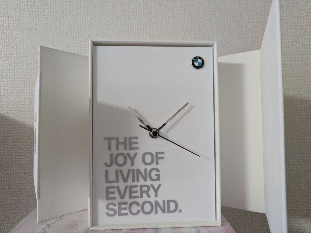 BMW 置物時計 THE JOY OF LIVING EVERY SECOND.
