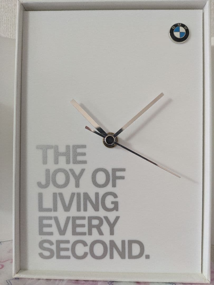 BMW 置物時計 THE JOY OF LIVING EVERY SECOND.