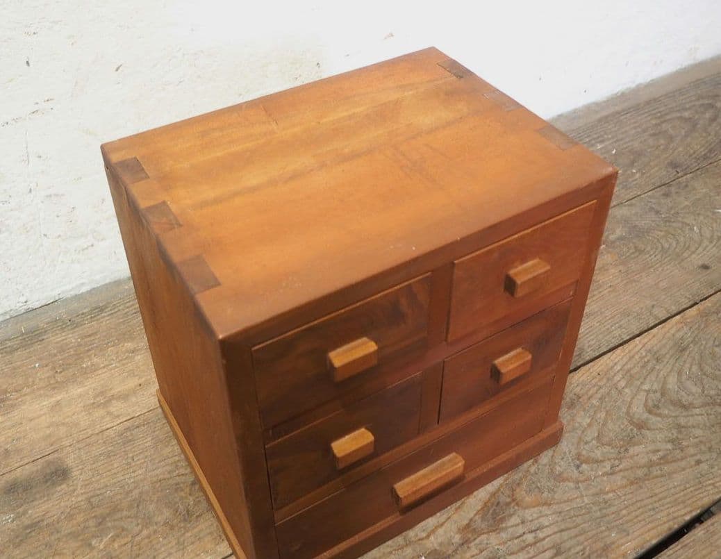 1341 重厚な無垢材の収納棚　小引き出し　チェスト　ケース　レトロ　小物入れ