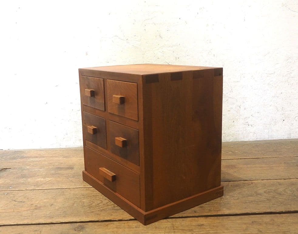 1341 重厚な無垢材の収納棚　小引き出し　チェスト　ケース　レトロ　小物入れ