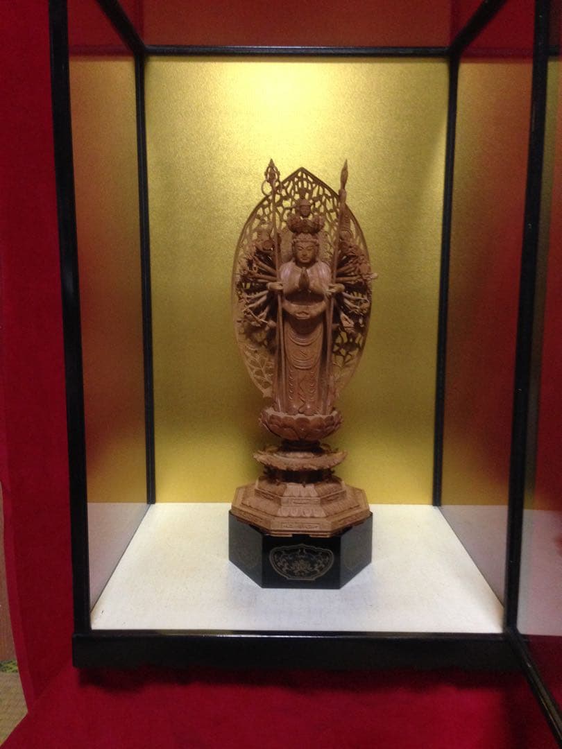 台座仏像全て高級白檀仕上げ  十一面千手観音菩薩像 香木白檀仏像110万円の品