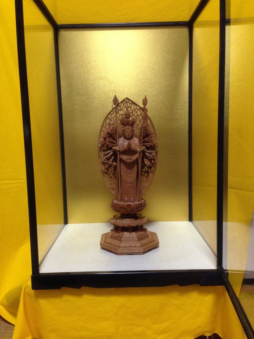 台座仏像全て高級白檀仕上げ  十一面千手観音菩薩像 香木白檀仏像110万円の品