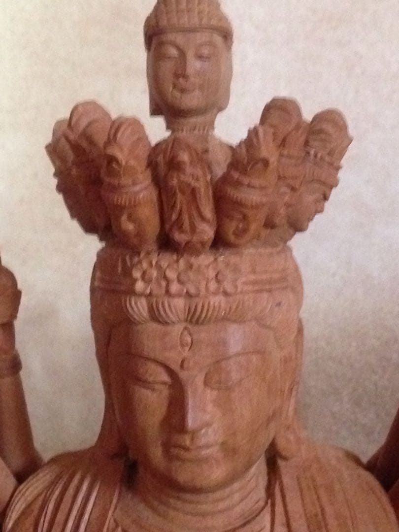 台座仏像全て高級白檀仕上げ  十一面千手観音菩薩像 香木白檀仏像110万円の品