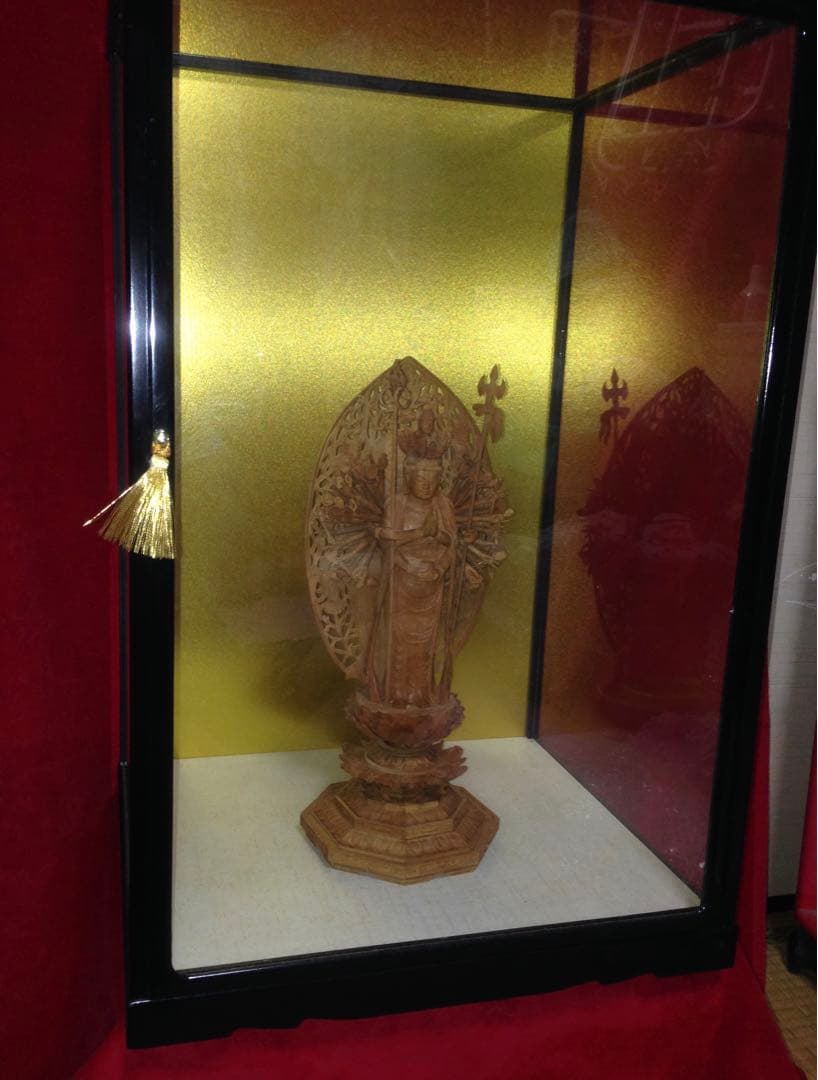 台座仏像全て高級白檀仕上げ  十一面千手観音菩薩像 香木白檀仏像110万円の品