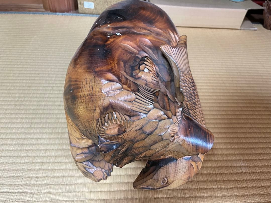 木彫り熊鮭くわえ　木製