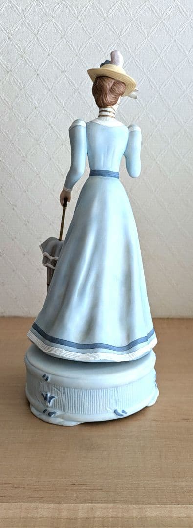 磁器人形　フィギュア　オルゴール付き