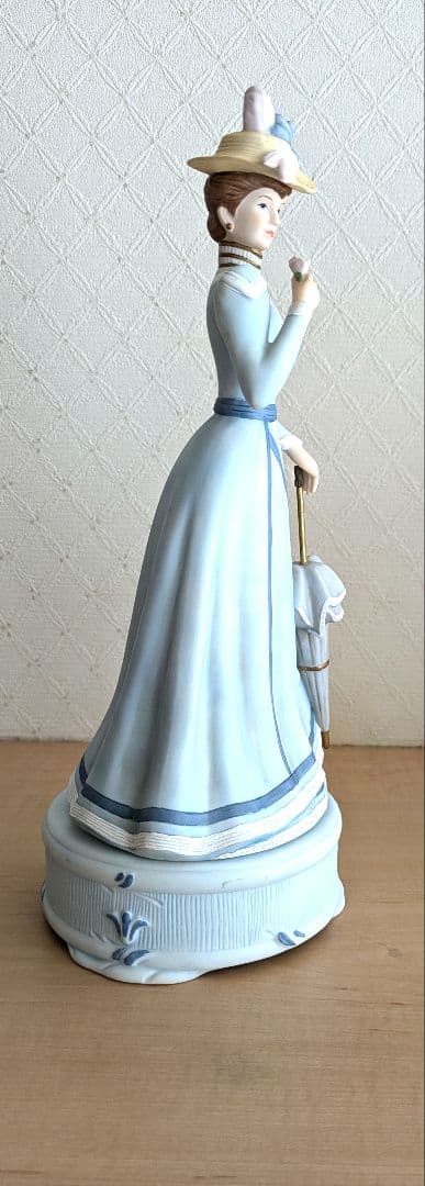 磁器人形　フィギュア　オルゴール付き