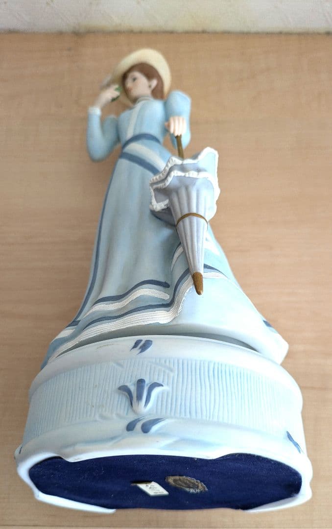 磁器人形　フィギュア　オルゴール付き