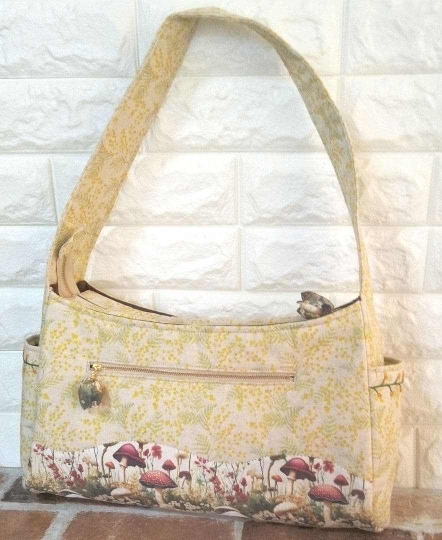 《値下げしました》ハンドメイド　肩掛けカバン　スーちゃん　ビリーくん