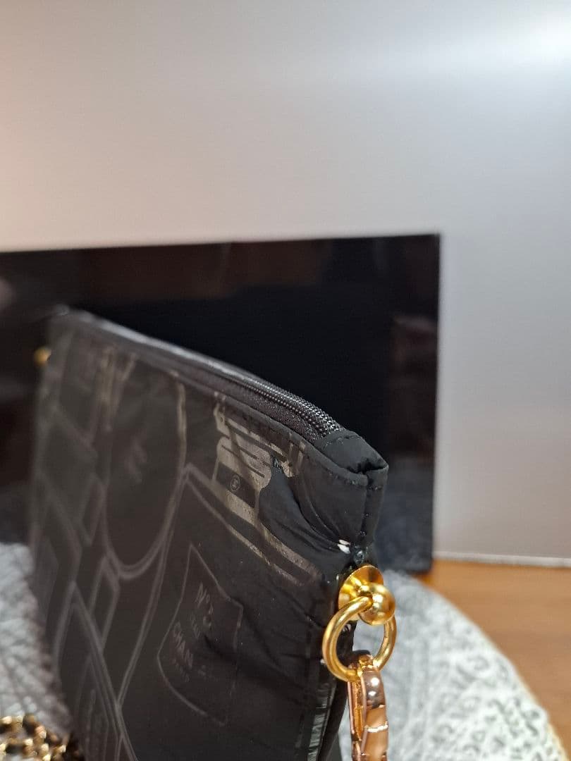 CHANEL 香水ボトルデザイン　ノベルティポーチ　ブラック　斜め掛け