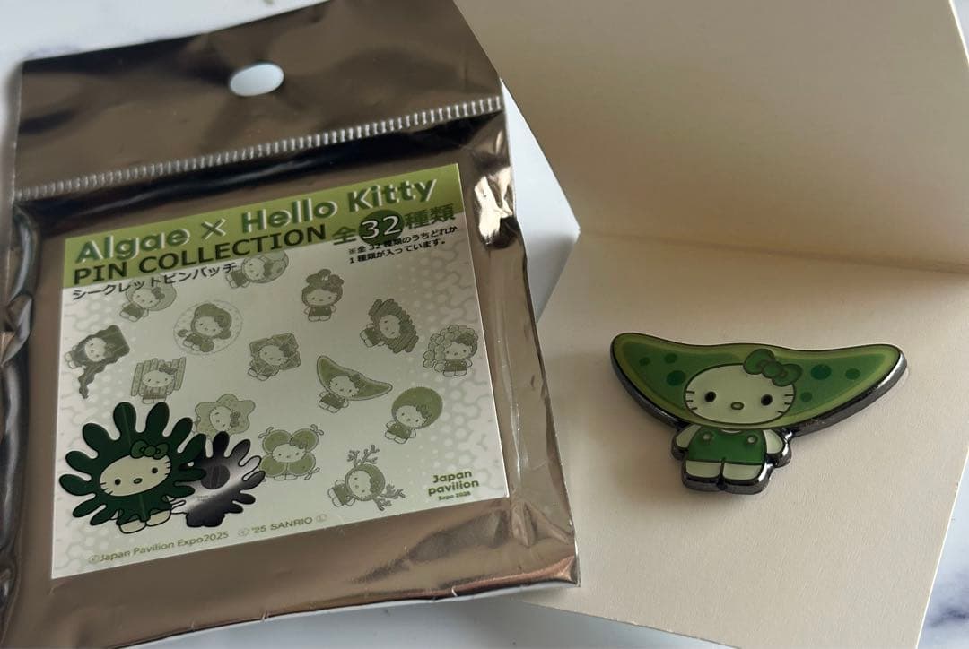 大阪・関西万博 日本館限定 藻類キティちゃん ピンバッジ - メルカリ