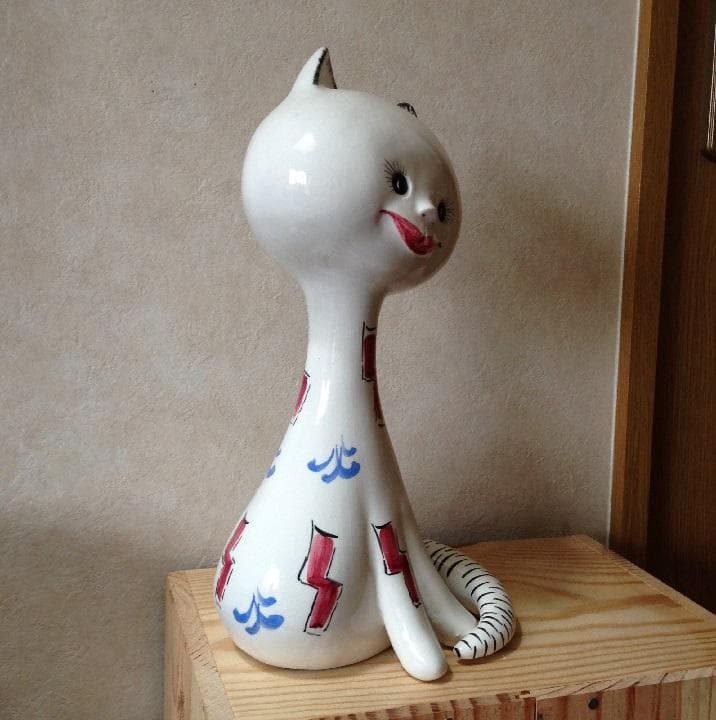 面白い顔の首長猫の大きめフィギュリン　愛嬌抜群なオブジェ　ヴィンテージ　陶器