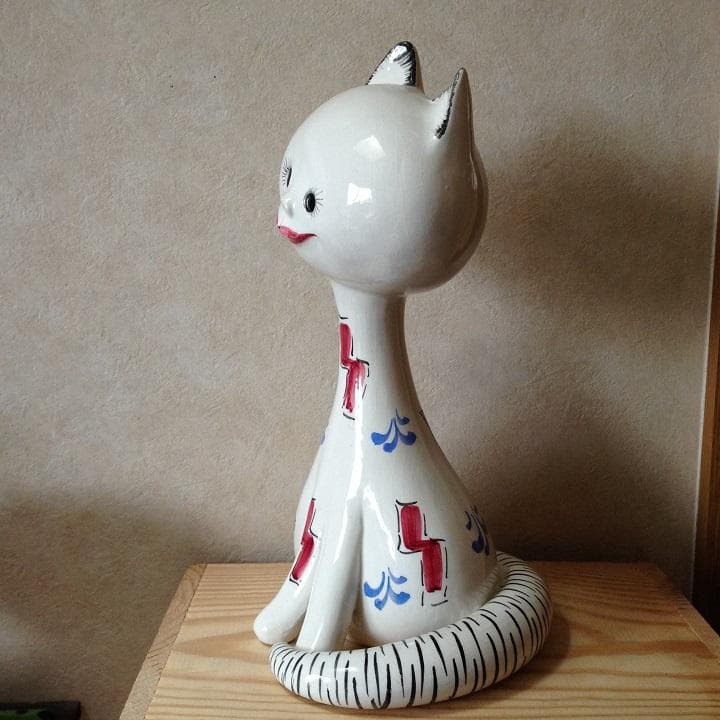 面白い顔の首長猫の大きめフィギュリン　愛嬌抜群なオブジェ　ヴィンテージ　陶器