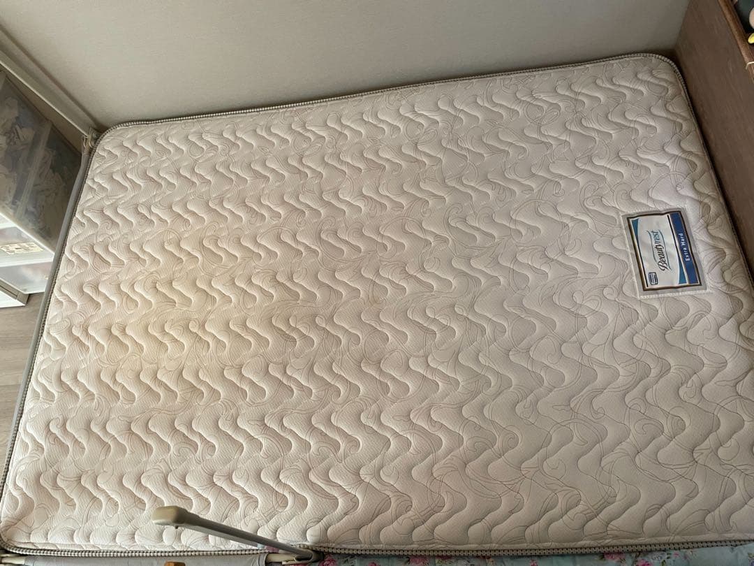 SimmonsのBeautyrestマットレス、エクストラハード仕様ダブルサイズ