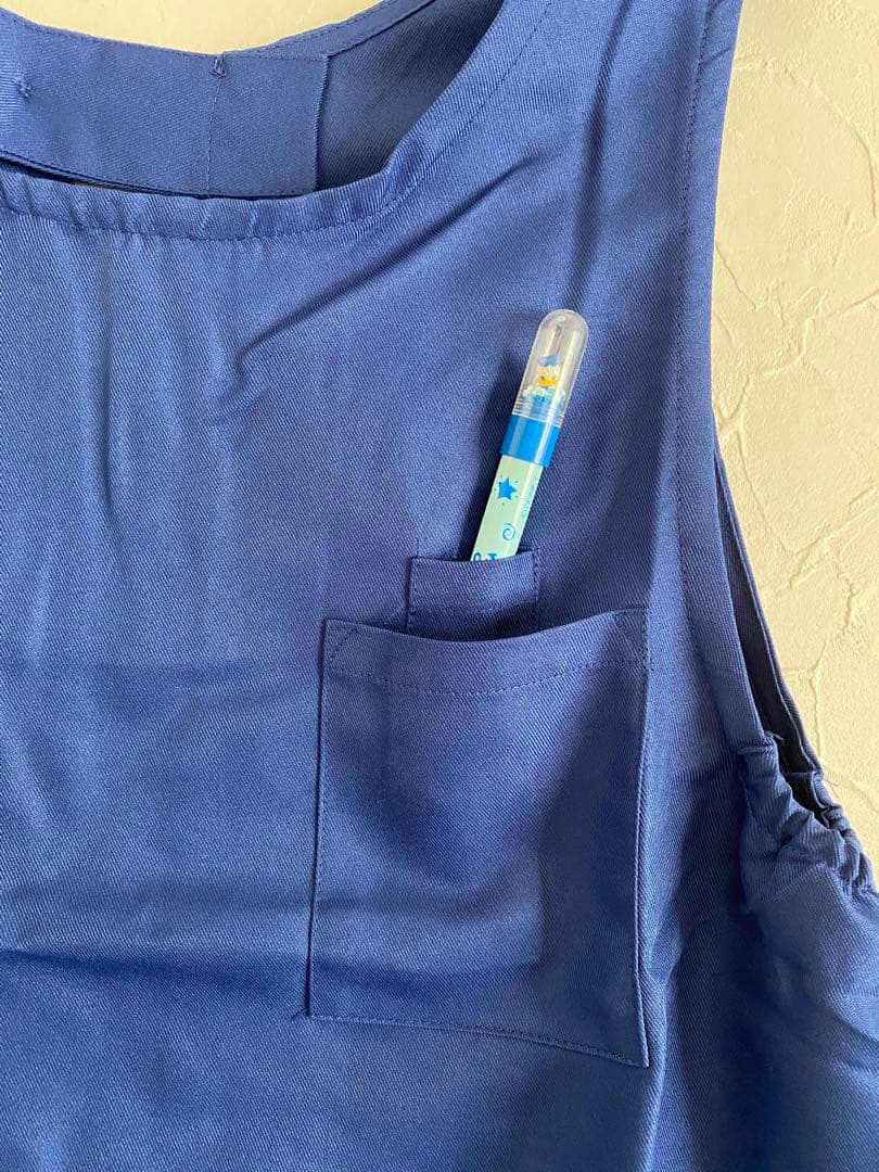 ブルー　ブラック　エプロン　ボタン付き 4ポケット