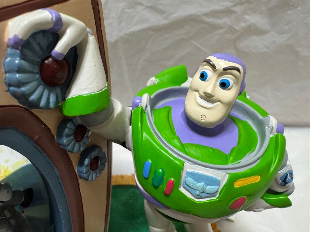 ディズニーストア トイストーリー2 TV型 オルゴール付きスノーグローブ