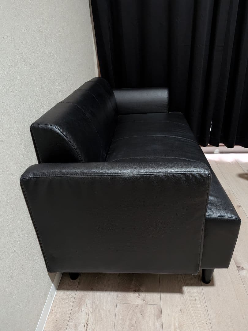 黒い合成皮革 2人掛けソファ