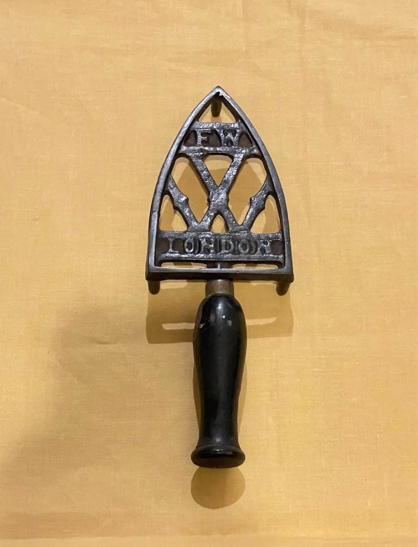 イギリス製アンティークアイロン