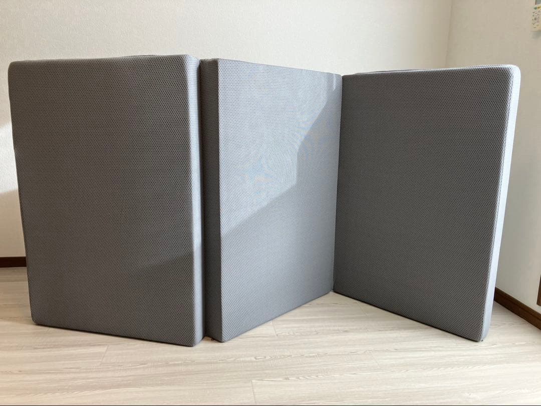 non　 [ Magniflex ］折りたたみ式シングルマットレス グレー