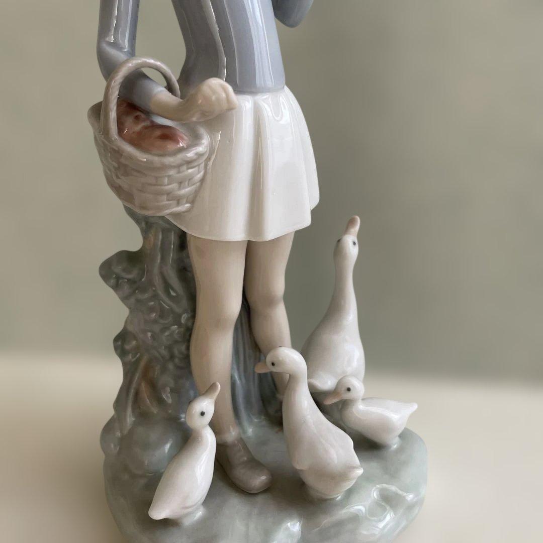 リヤドロ　傘を持つ少女とガチョウ