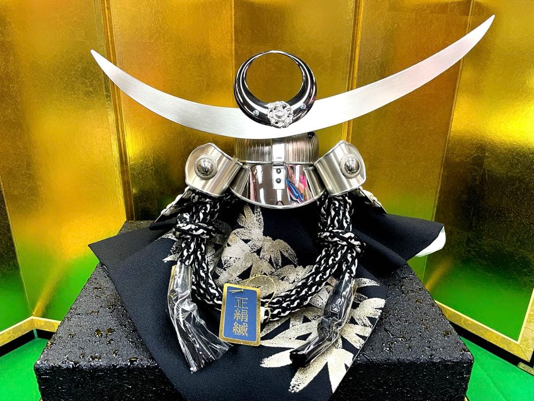 ［人形店在庫処分品］兜　シルバー　上杉謙信モデル⭐️平安豊久作　端午の節句五月人形