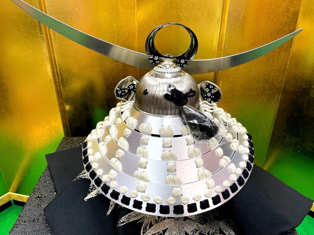 ［人形店在庫処分品］兜　シルバー　上杉謙信モデル⭐️平安豊久作　端午の節句五月人形