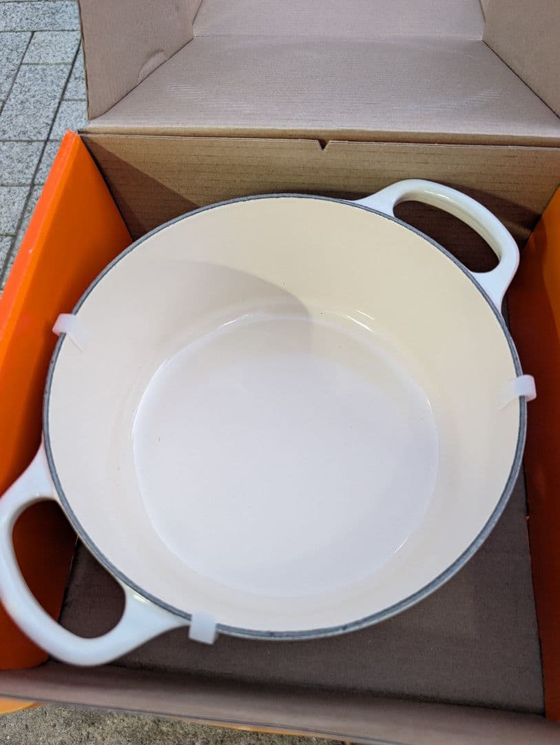 【期間限定価格】【新品】ル・クルーゼ　22cm　ココット・ロンド