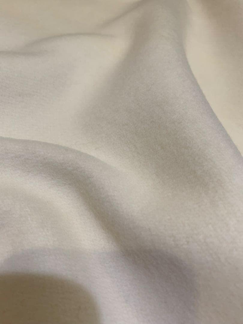 新品　ホワイトカシミアのひざ掛け　暖かい　肌触り優しい　70×100cm