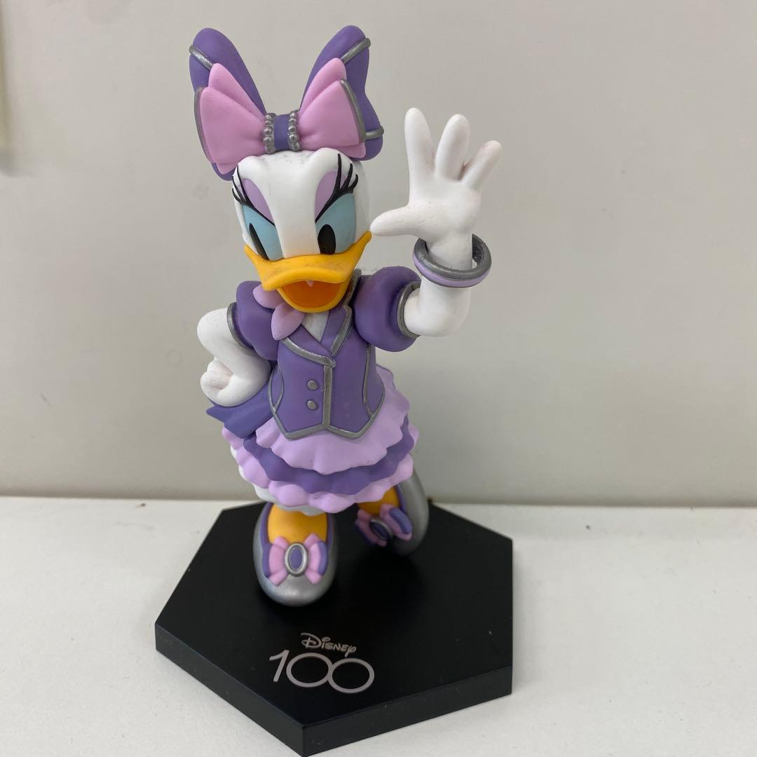 デイジーダック フィギュア ディズニー100周年 - メルカリ