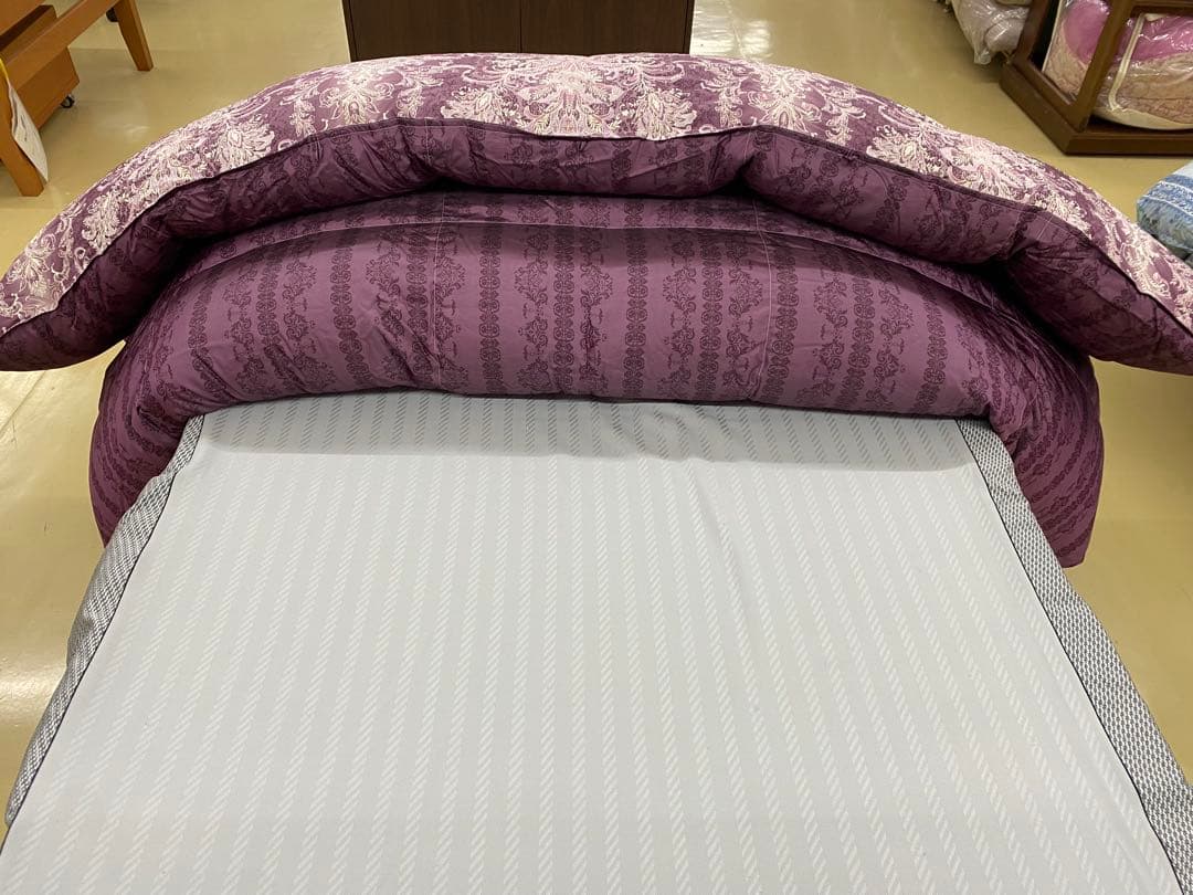 ダブルサイズ　西川　羽毛掛け布団・産ホワイトグースダウン９０%