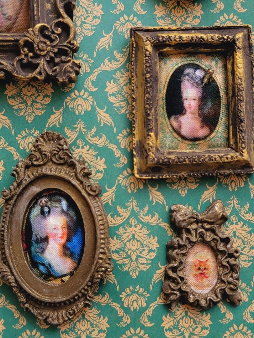 ＊ ミニ・ミニチュア リボンメダリオン フレーム＊《  ネコ様 肖像画 》