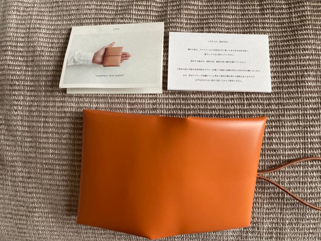 イロセ　二つ折り財布　オレンジ