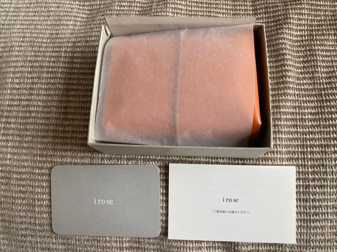 イロセ　二つ折り財布　オレンジ