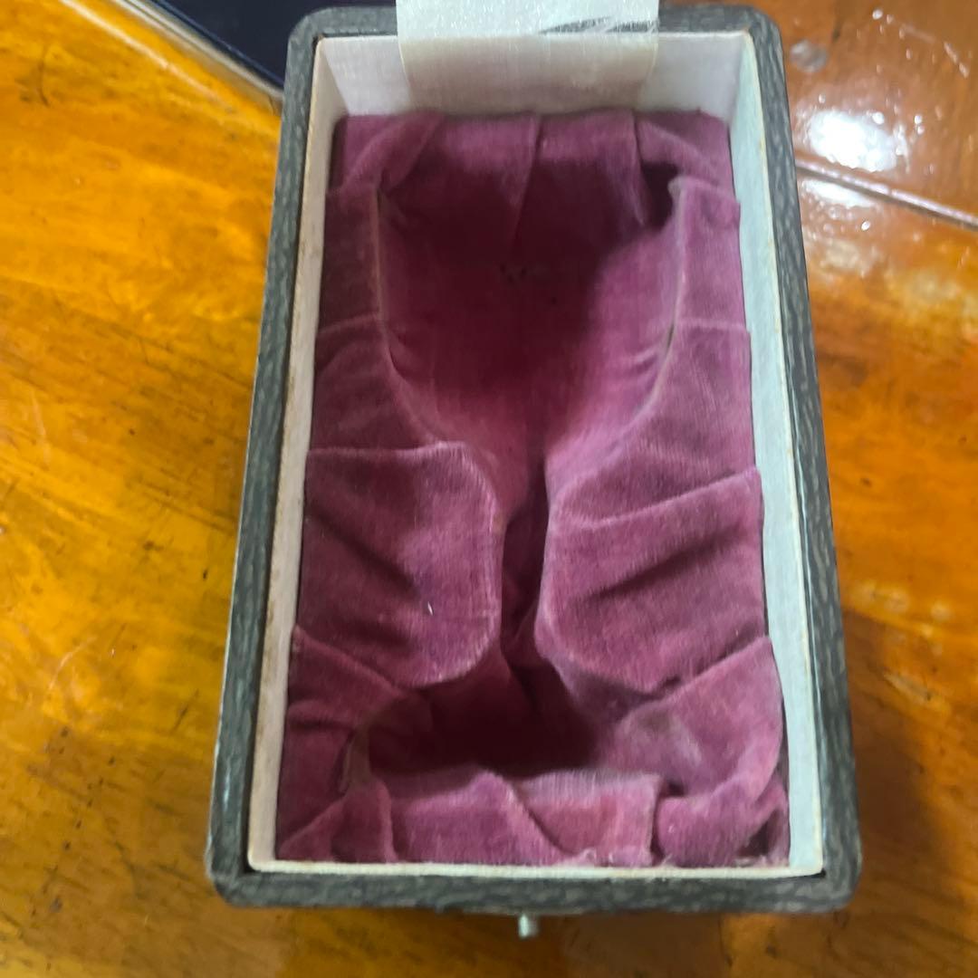 銀カップ50グラム、高さ10.5センチメートル￼