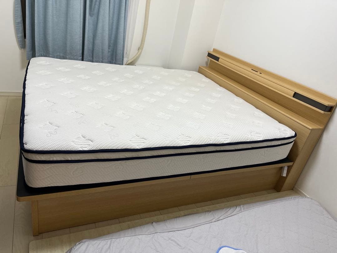 【送料込】ニトリ クイーンベッド 跳ね上げ収納＋マットレス付き OP300 NA