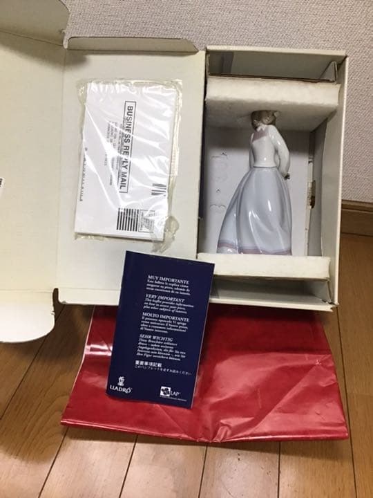 LLADRO リヤドロ Sweet＆Shy - メルカリ