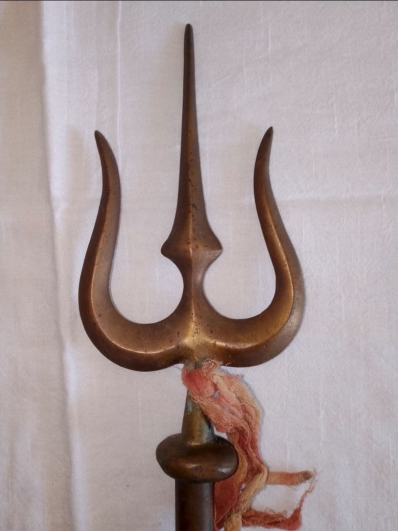 Shiva Lingam and Trishul シヴァ インド