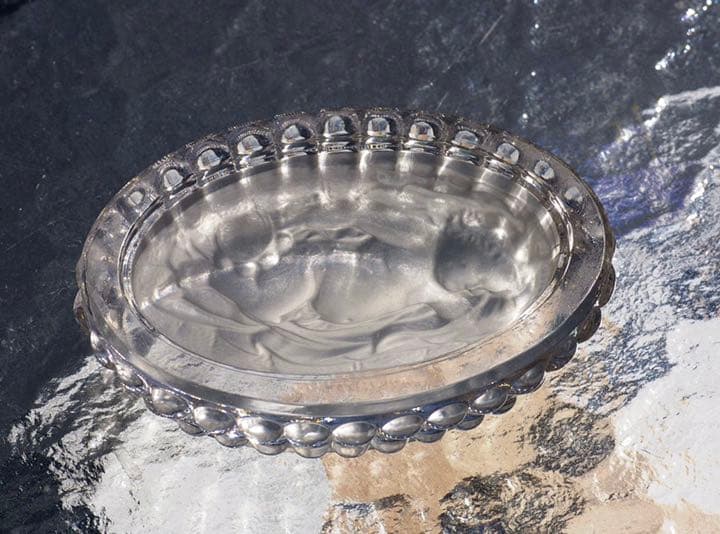 里親募集中　天使の寝姿　old baccarat分厚いペーパーウェイト